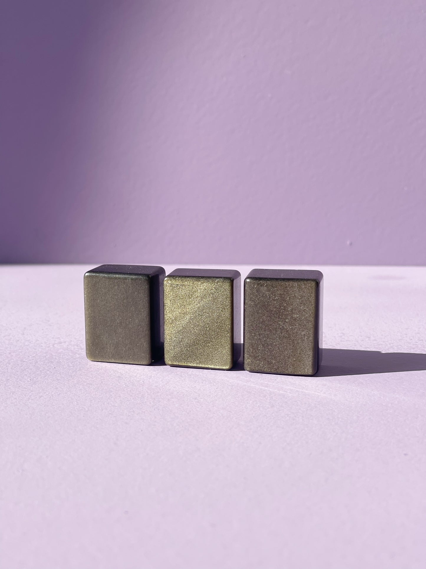 Gold Sheen Obsidian Mahjong Tile