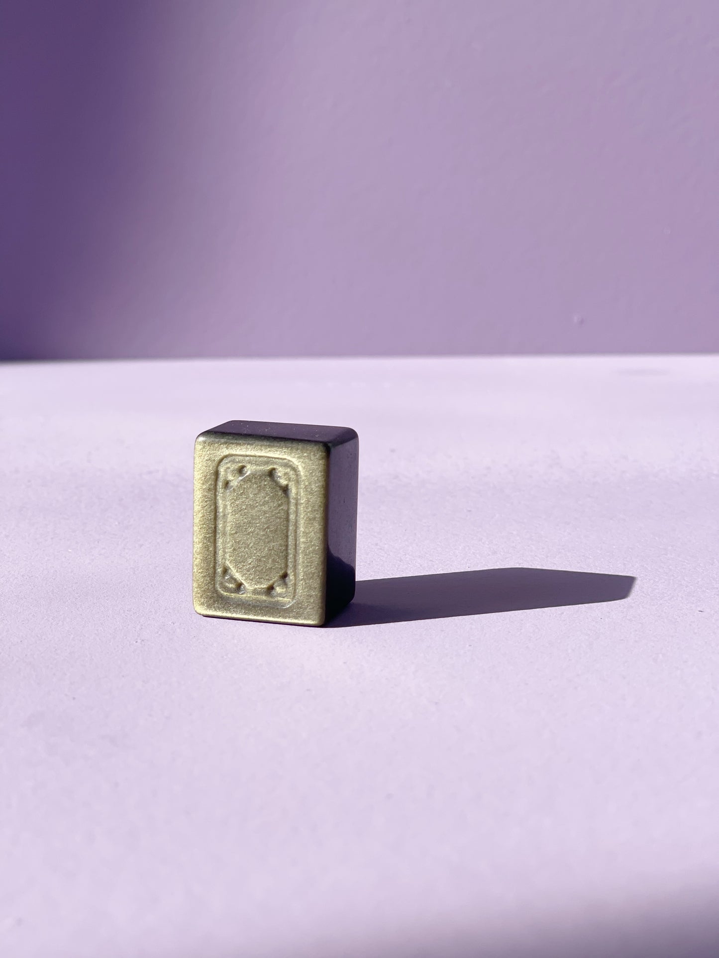 Gold Sheen Obsidian Mahjong Tile