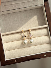 [18K Earring] Butterfly MOP Ear Stud
