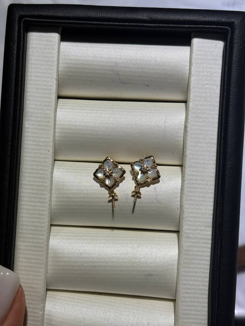 [18K Earring] Clover MOP