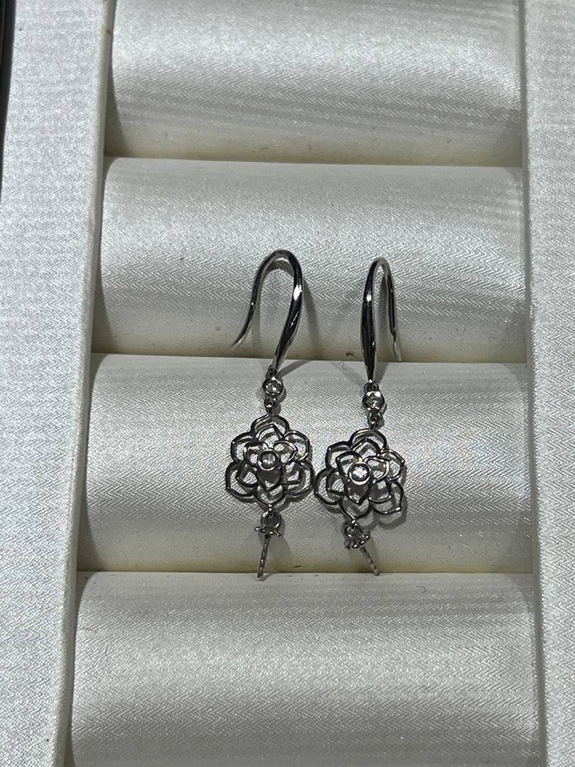 [18K Earring] Dangling Flower Hook
