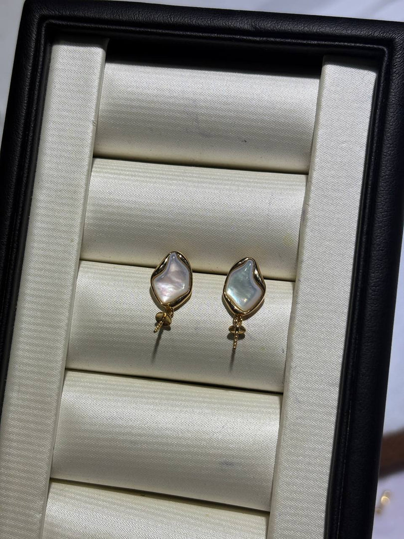 [18K Earring] Pebble MOP