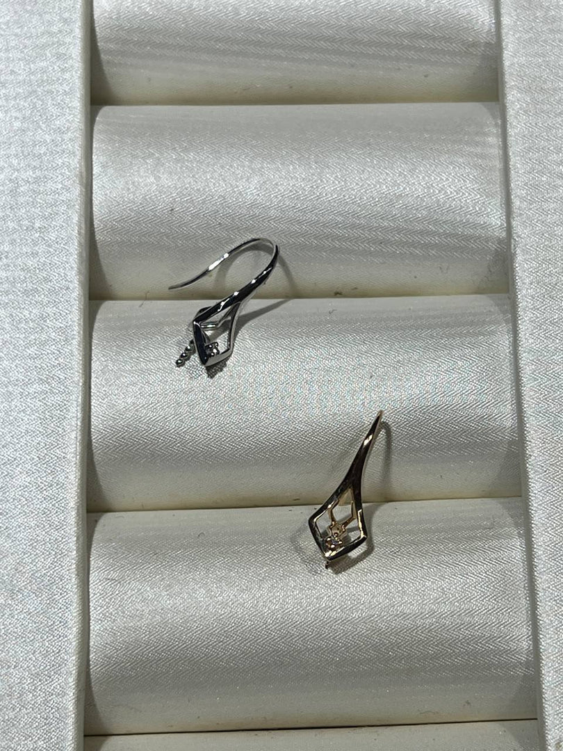 [18K Earring] Tri-Shaped High Heel