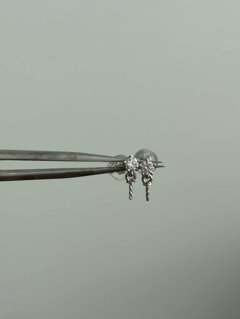 [18K Earring] Dangling Diana 0.10CT Ear Stud